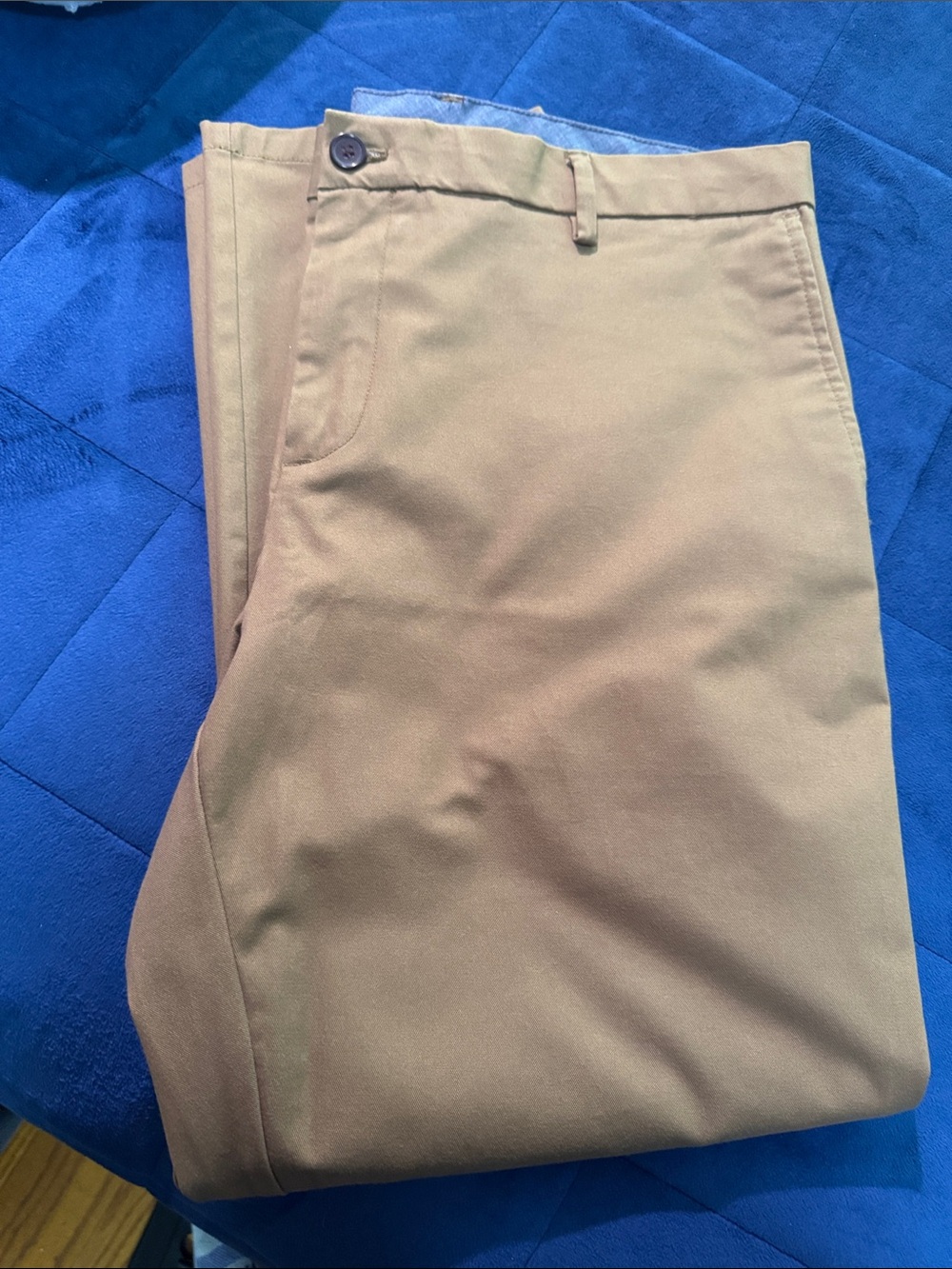 Old Navy Men's Chinos in Tan